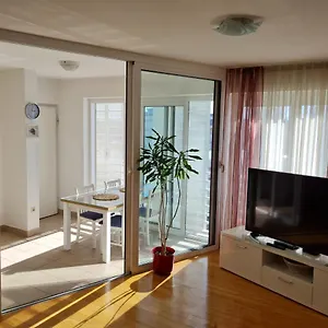 White Towers Residences No. 8 Apartamento